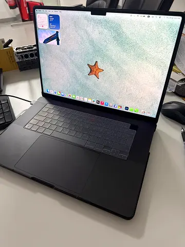 16 inch MacBook Pro (space gray) M4 Pro, 24 GB memory — perfect condition, zero scratches. AppleCare