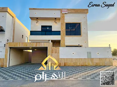 موقع مميز جداً على شارع الحليو الرئيسي – فرصة ذهبية لامتلاك فيلا فاخرة بتصميم عصري وتشطيبات راقية. تقع الفيلا في موقع استراتيجي يجمع بين الهدوء وسهول