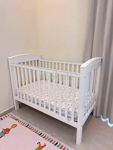 Giggles Wooden Baby Crib with Mattress - Very Good Condition