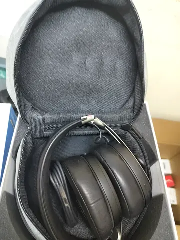 Brand New Sennheiser Momentum  3 Wireless Adaptive Noise Cancelling On‑Ear Headset – Black