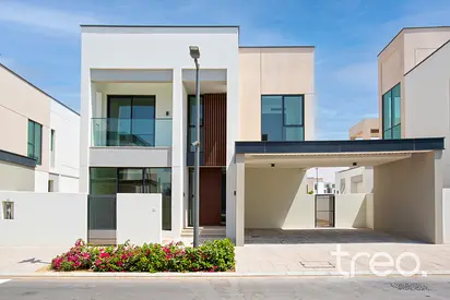 Vacant | Luxury | Corner Plot | Single Row