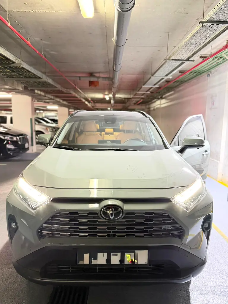 Toyota Rav 4 2025 — photo 1 of 11