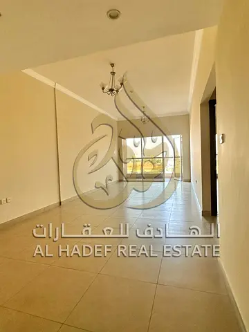 غرفه وصاله و٢ حمام مع دريسنج روم و باركنج وشهر مجانا وغاز مركزي واطلاله مفتوحه ومساحات كبيره