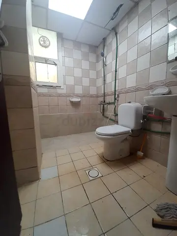 Bed space available in satwa