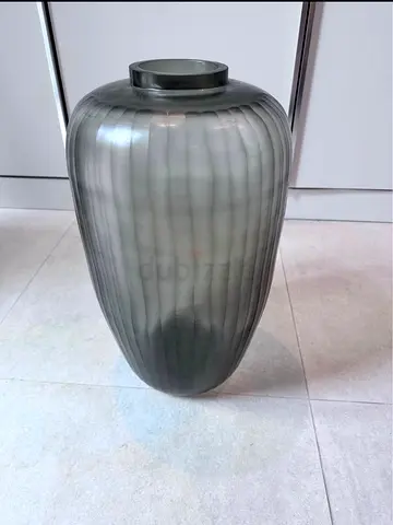 Guaxs Tall Ribbed Glass Vase - Dark Grey/Smoky Finish