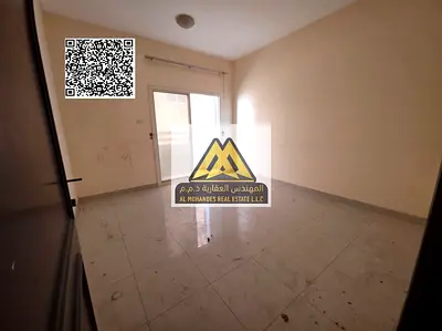 شقة غرفة وصالة للإيجار السنوي في الحميدية عجمان، تتميز بمساحة كبيرة وبلكونة بإطلالة مفتوحة، مع تصميم عملي يناسب العائلات، في موقع مميز جدًا قريب من ال