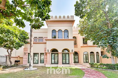 Stunning Canal Cove | Exclusive Prime Location