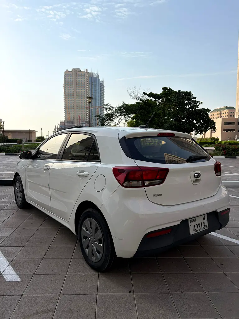 Kia Rio 2020 — photo 1 of 8