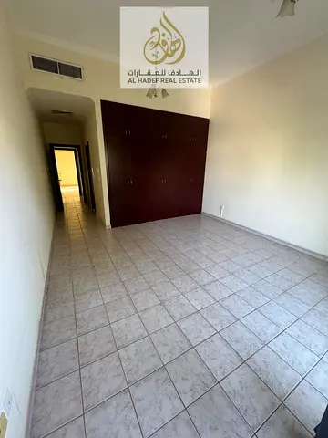 فيلا مميزة للإيجار السنوي في الشارقة الرملة شرق ضاحية الرقة موقع استثنائي تصلح سكني أو تجاري