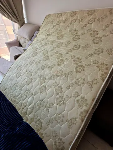 Used Queen Size Mattress in Perfect Condition - Neutral Floral Design