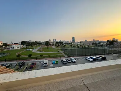 أكبر فيلا للإيجار السنوي في الشارقة الفيحاء سكني اوتجاري صالة واسعة 5 غرف نوم 5 حمامات  مطبخ رئيسي كبيرغرفة غسيل 3 بلكونات روف كبير يصلح مجلس