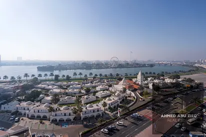 larg and luxury office - free ac - 6 months free - ready to move - fully sea view - perfect price - for annual ren in al magaz 3 near to all services.