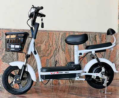 Rohan wing LM14 Electric Scooter Bike with Basket — Good Condition