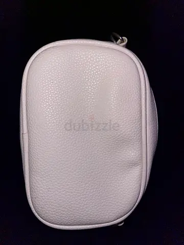 Small white leather textured crossbody bag - flawless condition