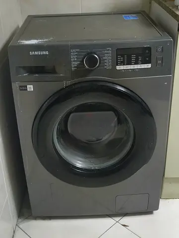 Samsung 8KG Front Load Washing Machine – 1.5 Years Old – Working – Water Leakage Needs Minor Repair