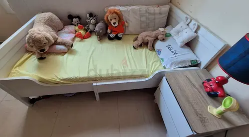 White toddler daybed with bedside table and mattress - used