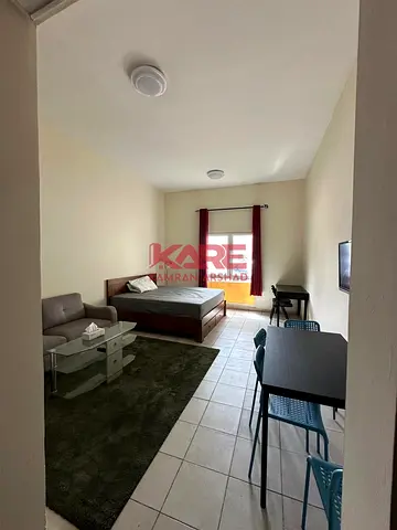 Fully Furnished Close to Metro 4 Chqs