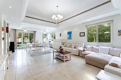 CORNER TOWNHOUSE | MOVE-IN READY | UPGRADED