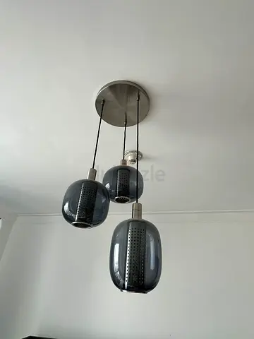 Modern 3-Light Smoked Glass Pendant Chandelier – Excellent Condition

Stylish and elegant 3-light pe