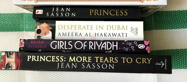 Books about women nonfiction bundle for 100 aed.