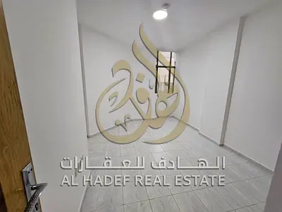 🏡 فرصة مميزة للسكن العائلي في المجاز 2 شقة ثلاث غرف وصالة بمساحات واسعة وموقع استراتيجي قريب من بحيرة خالد وسهولة خروج إلى دبي مع بيئة هادئة وخدمات م