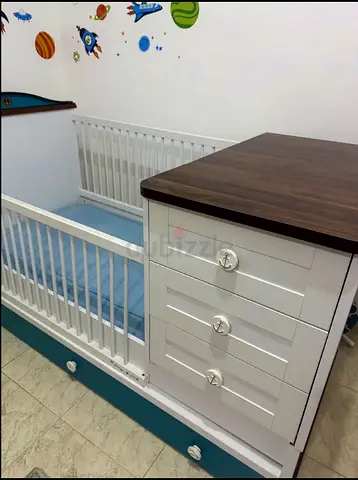 White Wooden Baby Crib with Attached 4-Drawer Dresser (Used)