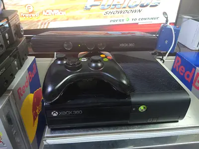 Xbox 360 with Kinect + 2 games