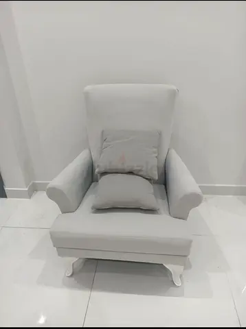 Single seat sofa with 2 pillow