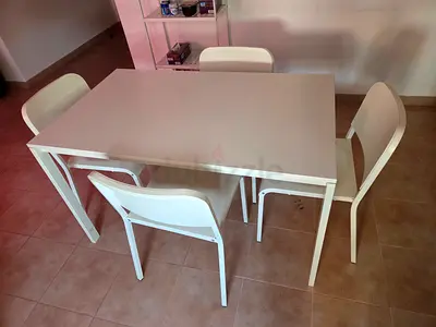 Simple white dining table with 4 matching chairs - good condition