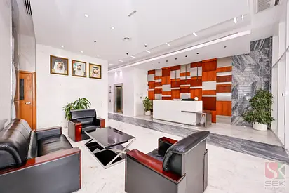 One Month Rent Free-Spacious 1 BR Flat