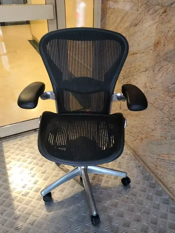For selling Herman Miller Areon chair size B size and C available