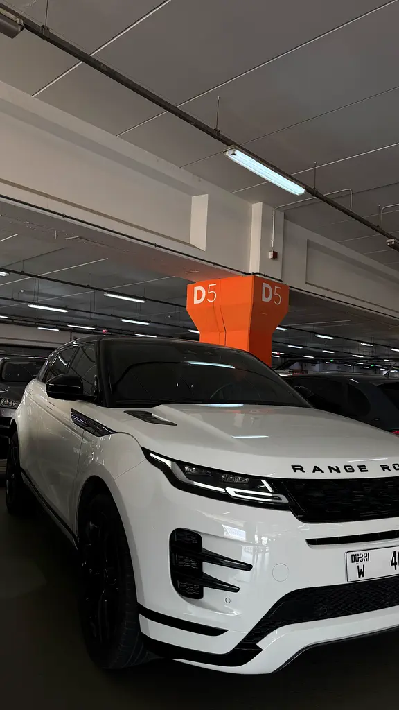 Land Rover Range Rover Evoque 2023 — photo 1 of 11