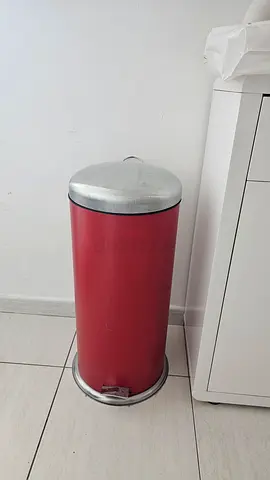 Red Metal Pedal Bin / Trash Can - 30L