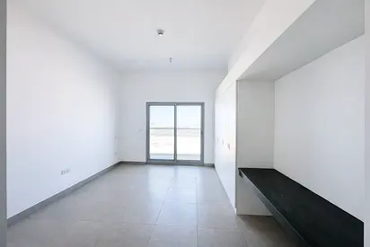 VACANT | HIGH FLOOR | STREET VIEW