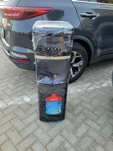 Bottom load water dispenser