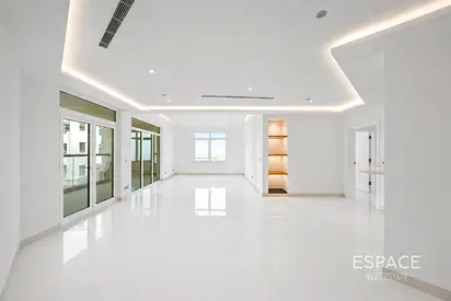 Upgraded / Sea View / Beach Side