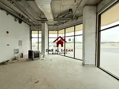 6 cheque payment/deposit cash/brand new building/good location for business/ready to move!