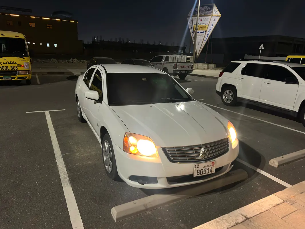 Mitsubishi Galant 2012 — photo 1 of 4