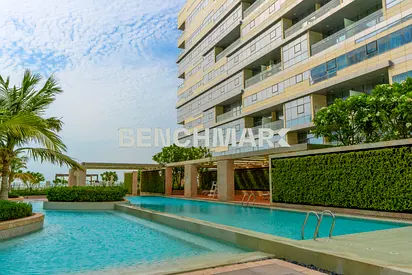 Opulent 1BR with Contemporary Finishes in Raha Beach Lamar!