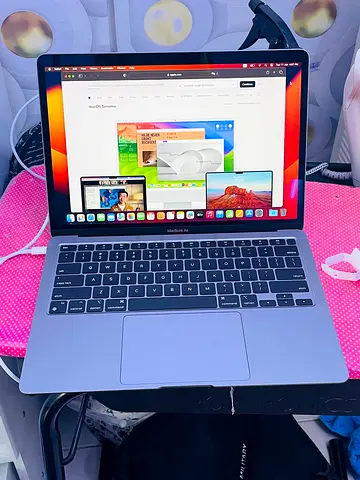 Macbook Air M1 8GB RAM 265GB internal
