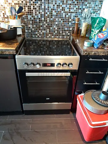Electric cooker like new 60/60cm Beko brand good working free delivery installation