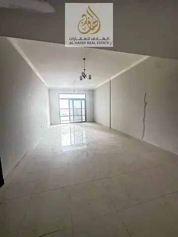 للإيجار السنوي في إمارة الشارقة منطقة الخان شقة سكنية مميزة مكونة من غرفتين وصالة مع أستور داخل موقع راقٍ وحيوي قريب من الكورنيش وجميع الخدمات الأساسي