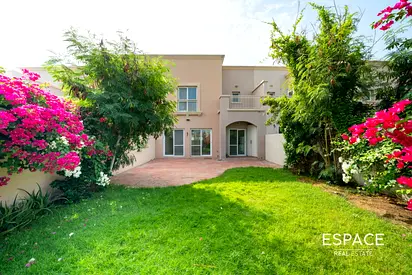 Deep Lake View | Tranquil | Close to Park