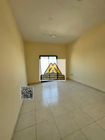 شقة غرفة وصالة في النعيمية 2 عجمان، مساحة واسعة، مطبخ مغلق، بلكونة، تكييف مركزي، جاهزة للسكن. 28,000 درهم سنويًا، 4 دفعات، موقع مميز.