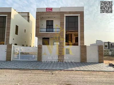 Two-story villa with a roof terrace, seven rooms, at a special price including electricity, water, and air conditioning fees, in one of the most prest