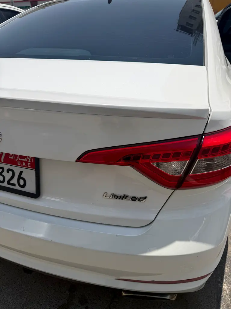 Hyundai Sonata 2015 — photo 1 of 9