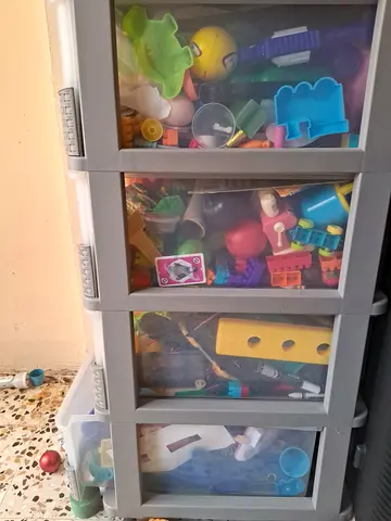 Small storage container