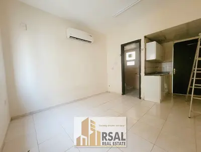 Lavish Studio/Close Kitchen/Bachloer Building/Near Ambassador School