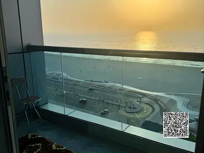 شقه رائعه مفروشه بإطلاله كامله علي البحر!