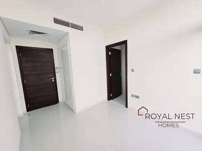 MIDDLE UNIT | Prime Location | Ready to Move